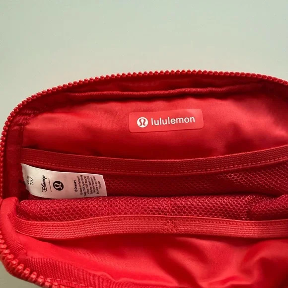 Lululemon x Disney everywhere beltbag - Picture 5 of 7